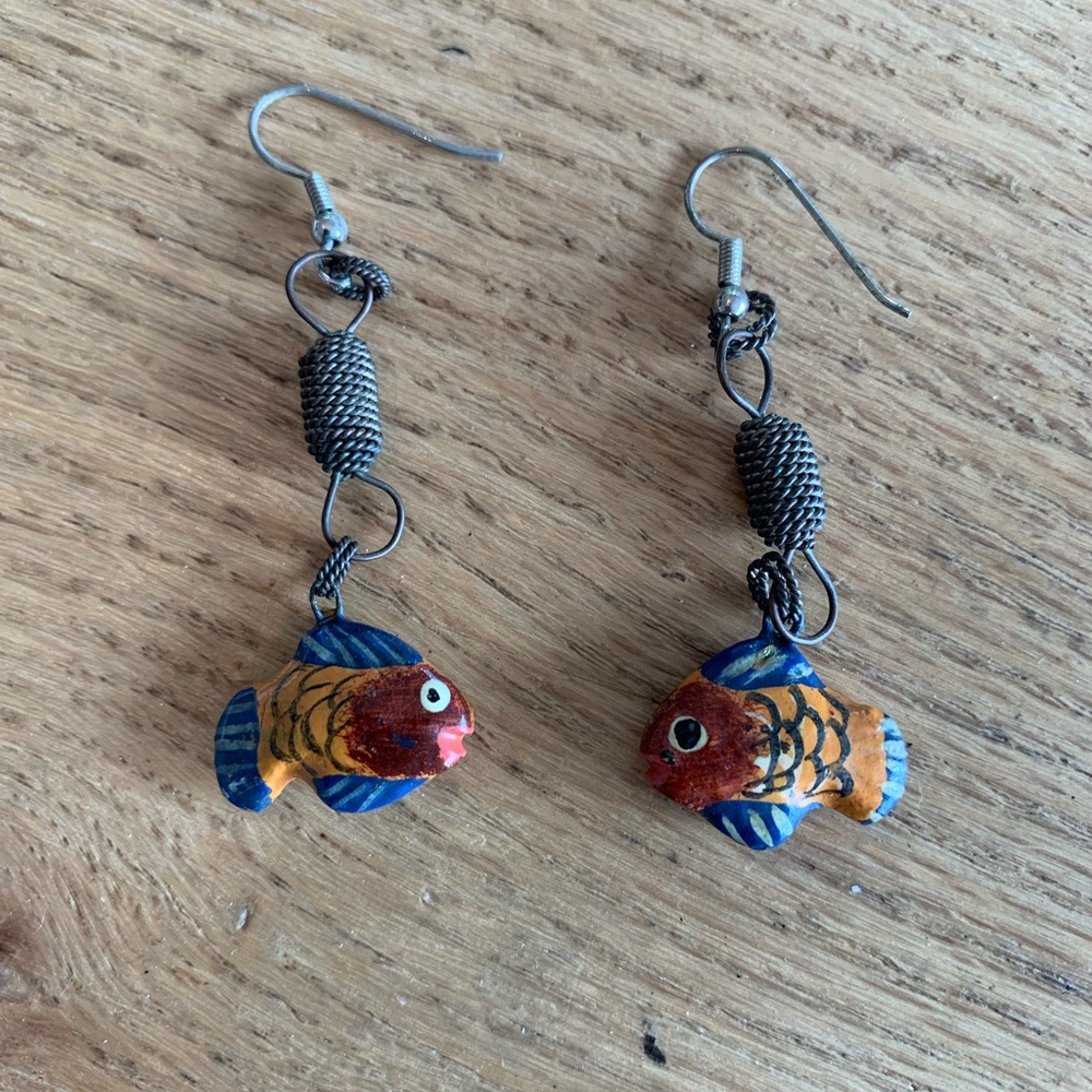 Fisherman’s Friends Pierced Dangle Tropical Fish Earrings Women’s Preloved‎